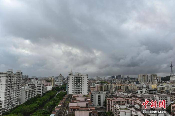 “广东台风实时快报，共度风雨，安全相伴”